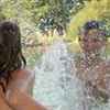 Kinder beim baden
